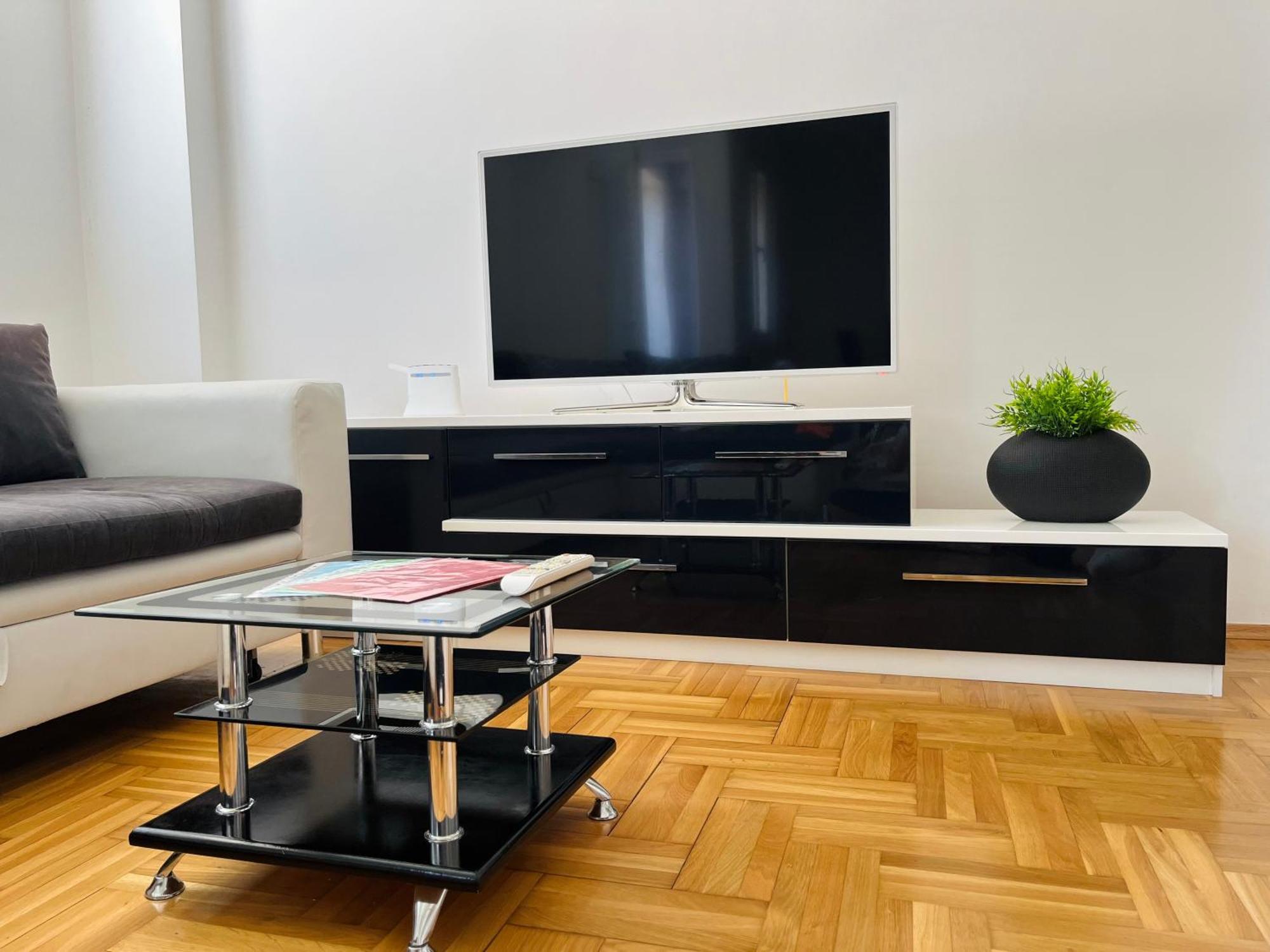 Eden Apartment *